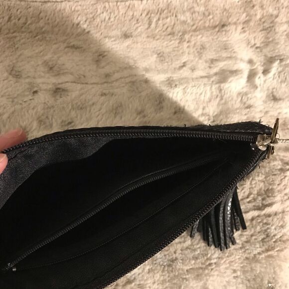 𝅺: : 70s / 80s Inspired Woven Wicker Style Clutch Wristlet with Tassel : : - Picture 9 of 13